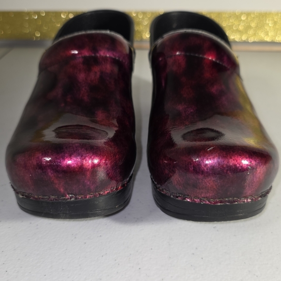 Dansko Professional clogs red black marble patent leather finish size 38 (7.5) * - Picture 5 of 16